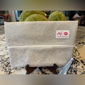 NWT MAKEUP JUNKIE BAGS - FLORENCE - LAY FLAT - SIZE MEDIUM